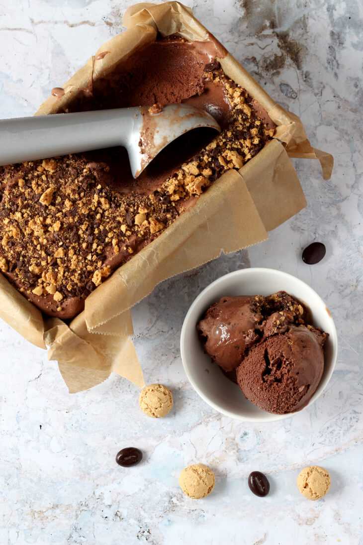Cremiges Schokoladeneis Rezept mit Eismaschine | bäckerina.de
