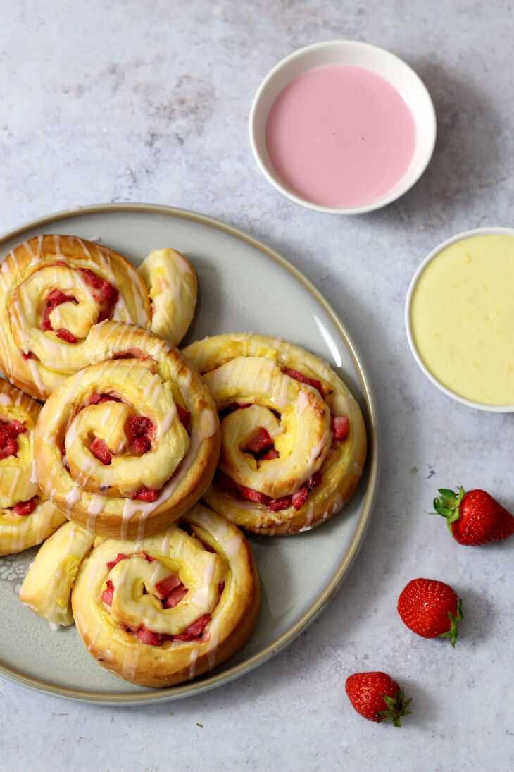 Erdbeer Pudding Schnecken | bäckerina.de