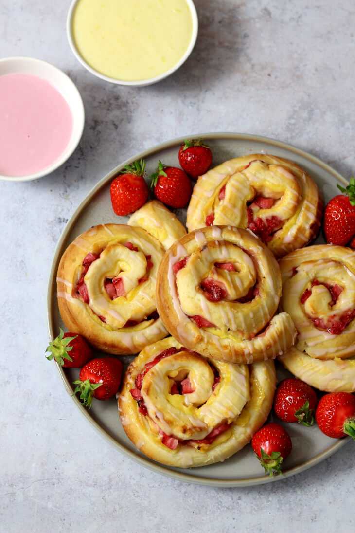 Erdbeer Pudding Schnecken | bäckerina.de
